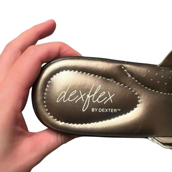Dexflex by Dexter silver heeled sandals. Size 6.5 - Picture 2 of 6